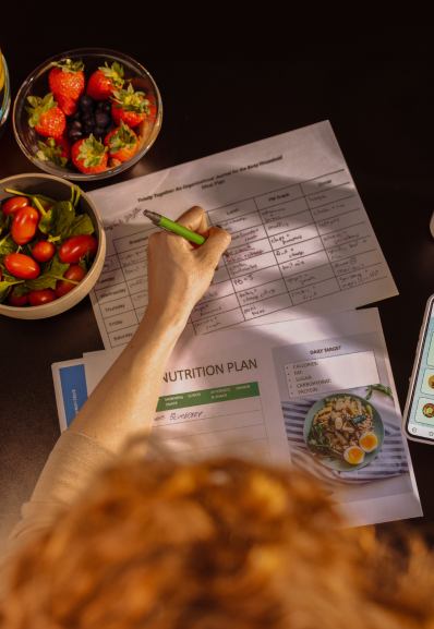 le nutritionniste diététicien maison helya élabore un plan de traitement nutritionnel et un régime personnalisé et adapté aux besoins de son client